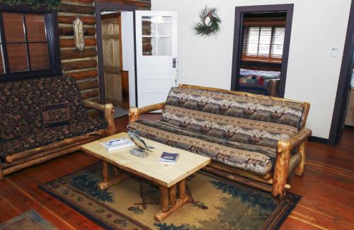 Estes Park Casa | Triple R Cottages- 1 cabin