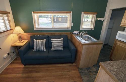 Estes Park Casa | Triple R Cottages- 2 cabin