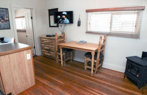 Estes Park Casa | Triple R Cottages- 2 cabin