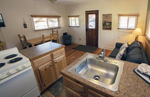 Estes Park Casa | Triple R Cottages- 2 cabin