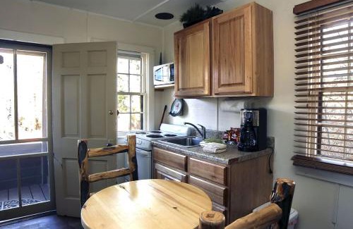 Estes Park Casa | Triple R Cottages- 7 cabin