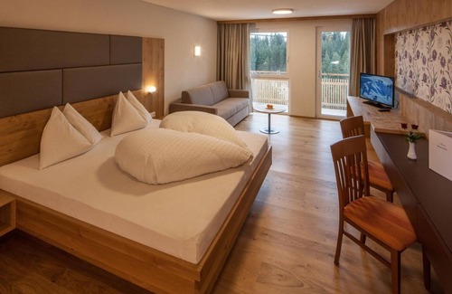 Damuels Apartamento | Triple room, bath, WC - Hotel Sonnalpen