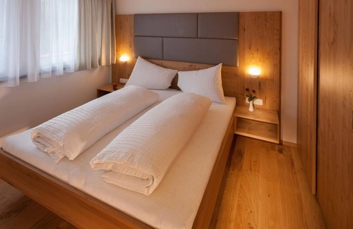 Damuels Apartamento | Triple room, bath, WC - Hotel Sonnalpen
