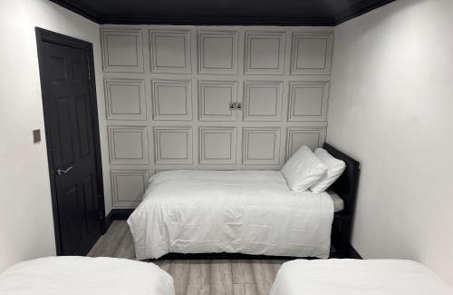 Smethwick Casa | Triple Room near Train Station