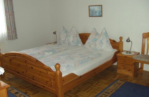 Straden Cama Y Desayuno | Triple room no. 1 - Gästehaus Stöckler