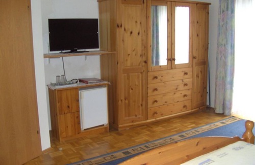 Straden Cama Y Desayuno | Triple room no. 1 - Gästehaus Stöckler