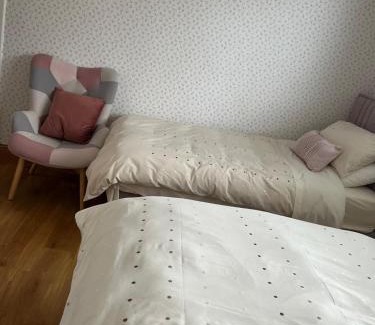 Clara Casa | Triple Room with Private Bathroom at Caroline's Guest House, River Street, Clara