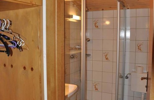 Spital am Pyhrn Cama Y Desayuno | Habitación triple con ducha, WC - Pension Nanga Parbat