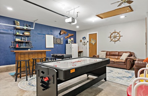 Enchanted Oaks Casa | TripleHRetreat+Pets+Waterfront+Dock+GameRoom