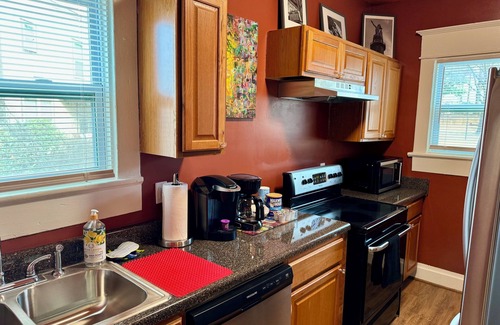 Cahaba Heights Casa | 3BD2. 5 BTH 5 MIN CAMINANDO A RESTAURANTES Y COMPRAS