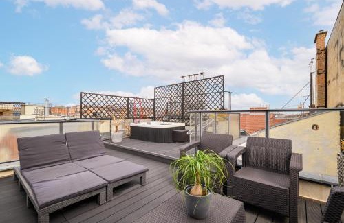 Terezvaros Apartamento | Triplex, Rooftop with Parlament view & Jacuzzi