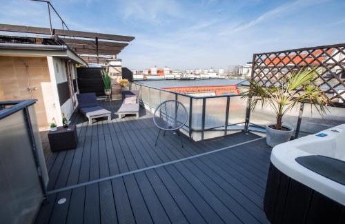 Terezvaros Apartamento | Triplex, Rooftop with Parlament view & Jacuzzi