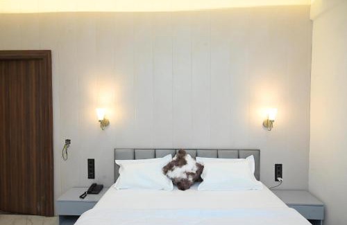 Phulpur Complejo | Trisaa Resort & Banquets