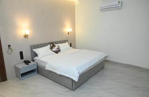 Phulpur Complejo | Trisaa Resort & Banquets