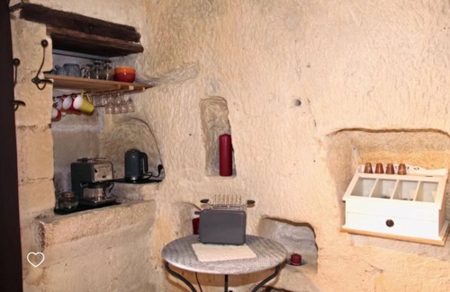 Villaines-les-Rochers Casa | Troglodyte House Carved in Stone
