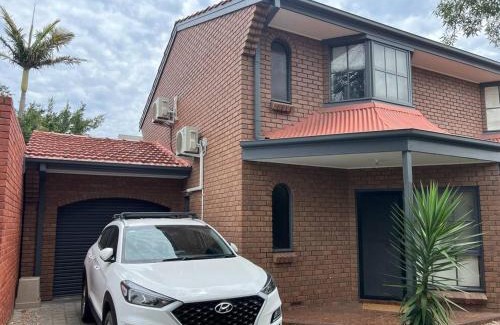 Glenelg Casa | Troobloo Townhouse in heart of Glenelg