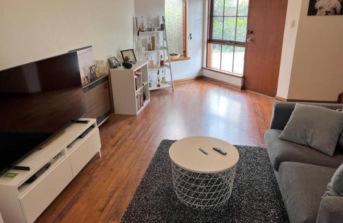 Glenelg Casa | Troobloo Townhouse in heart of Glenelg