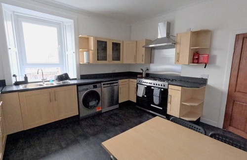Troon Apartamento | Troon town centre apartment. Great for golf, beach, coastal walks and much more.