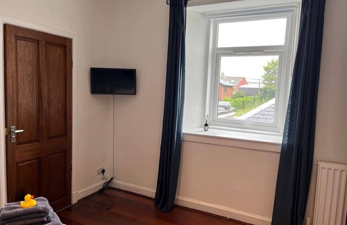 Troon Apartamento | Troon town centre apartment. Great for golf, beach, coastal walks and much more.