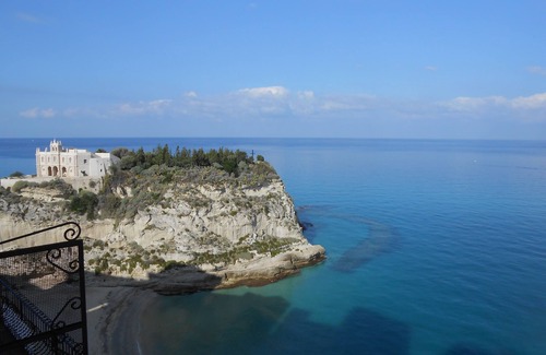 Ricadi Villa | Tropea - Capo Vaticano Apartment in villa with pool, sea view, big garden