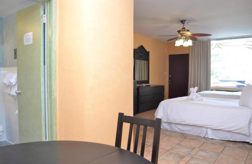 Central Beach Hotel | Tropi Rock