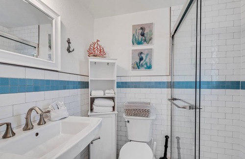 Treasure Island Condominio | Tropic Terrace Suite #27 - Beachfront Rental 1 Bedroom Condo by Redawning