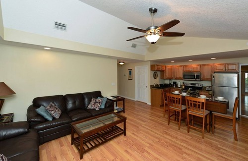 Sarasota Casa | TROPICAL DE 2 DORMITORIOS "TREE HOUSE" UNIT "A" EN EQUIN RANCH