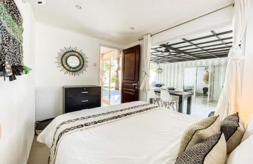 Selong Belanak Apartamento | Tropical 2BR Escape & Walk to Selong Belanak Beach
