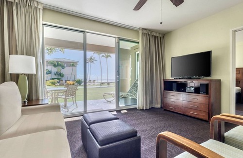 Poipu Complejo | Tropical 2BR Partial Ocean View Villa at The Point at Poipu
