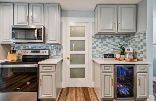 Tarpon Springs Casa | Tropical Pool Retreat in Tarpon Springs
