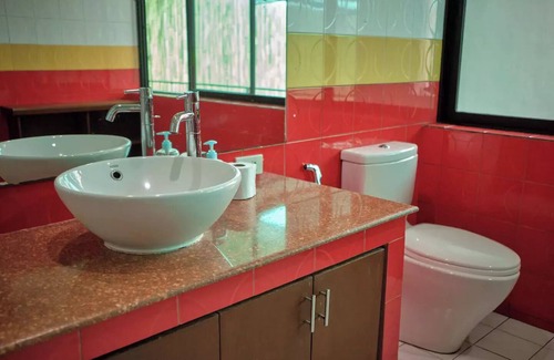 Bagong Lipunan Ng Crame Casa | Tropical 3-bedroom House With Pool