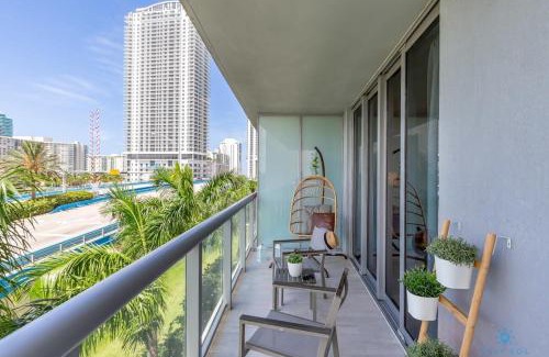 Hallandale Beach Apartamento | Tropical Apartment with Balcony - Pool - Up To 4 - Gym