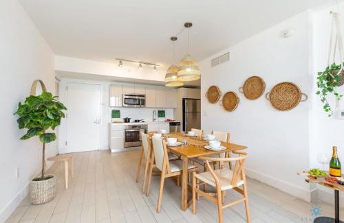 Hallandale Beach Apartamento | Tropical Apartment with Balcony - Pool - Up To 4 - Gym