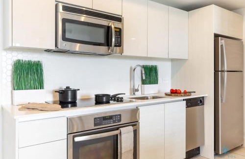 Hallandale Beach Apartamento | Tropical Apartment with Balcony - Pool - Up To 4 - Gym