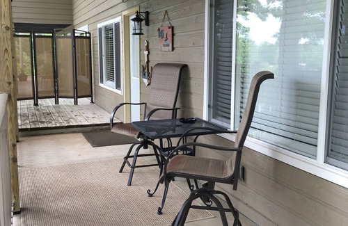 Lake Ozark Condominio | SOLO REMODELADO - ¡GRAN UBICACIÓN! GRAN VISTA AL LAGO!