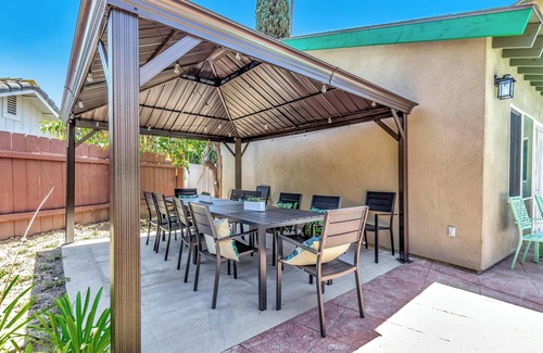 Bay Terraces Casa | Tropical Bliss - Large Pool and Spa, Game Room, 12 min to dwntwn and King Beds!