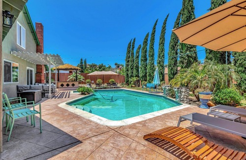 Bay Terraces Casa | Tropical Bliss - Large Pool and Spa, Game Room, 12 min to dwntwn and King Beds!