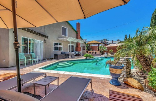 Bay Terraces Casa | Tropical Bliss - Large Pool and Spa, Game Room, 12 min to dwntwn and King Beds!