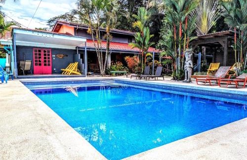 Barrio Las Parcelas Apartamento | Tropical Cabina Pool & AC Cozy Bright Refreshing