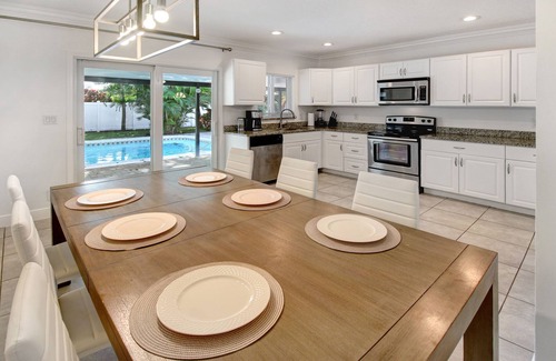 Delray Beach Casa | Tropical Delray Beach Villa with Heated Pool