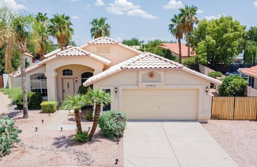 Crystal Creek Casa | ☀️🌵Tropical Desert Oasis. HEATED Pool & Spa no charge. Private, large yard 🌴🏜
