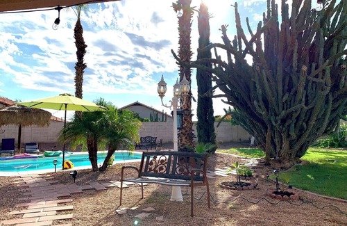 Crystal Creek Casa | ☀️🌵Tropical Desert Oasis. HEATED Pool & Spa no charge. Private, large yard 🌴🏜
