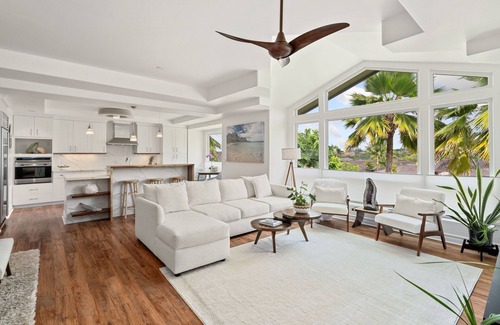 Kaiulani Casa | Tropical Elegance: Tropical Elegance, Acacia Bar, Jetted Tub & Majestic Views