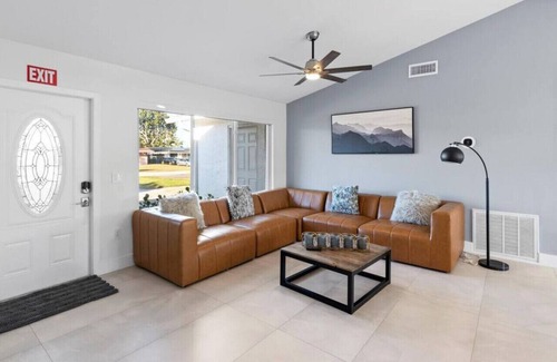 Pembroke Pines Villa | 🏝️ Tropical Escape: Captivating 5BR/3 Villa with Guest House and Heated Pool 🌴🌞