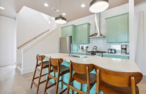 Bayou St. John Casa | Tropical Escape w/Heated Pool+PKG near JazzFest,FQ