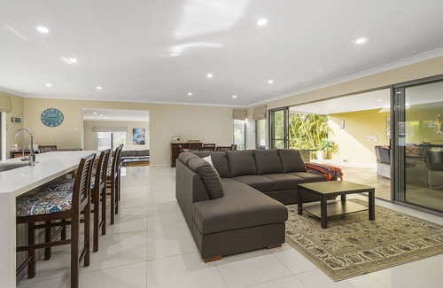 Bonny Hills Casa | TROPICAL FEEL HOLIDAY NEAR THE BEACH