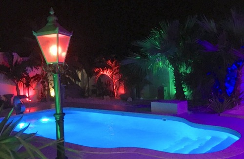 De Bruynewijk Villa | PISCINA PRIVADA Villa de 3 dormitorios ~ 90 segundos de la playa ~ piscina propia y tiki Ba