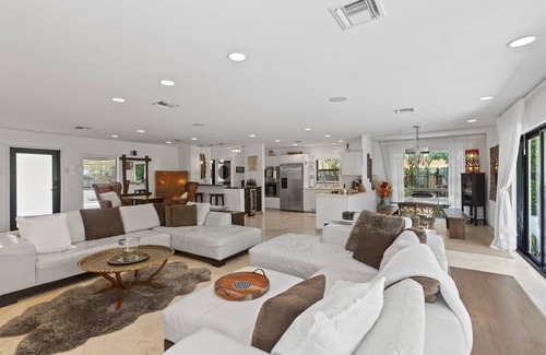 South Corals Casa | Tropical Garden by the Beach! BNR Vacation Rentals