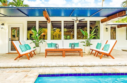 Biscayne Park Otro | Tropical garden Villa w/ pool, game room, fire pit