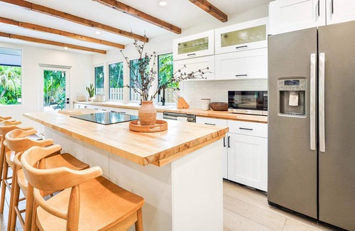 Biscayne Park Villa | Tropical garden Villa w/ pool, game room, fire pit